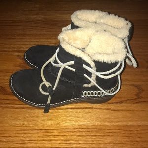 UGG Cove #5178 Sheepskin Black Suede Leather Boots